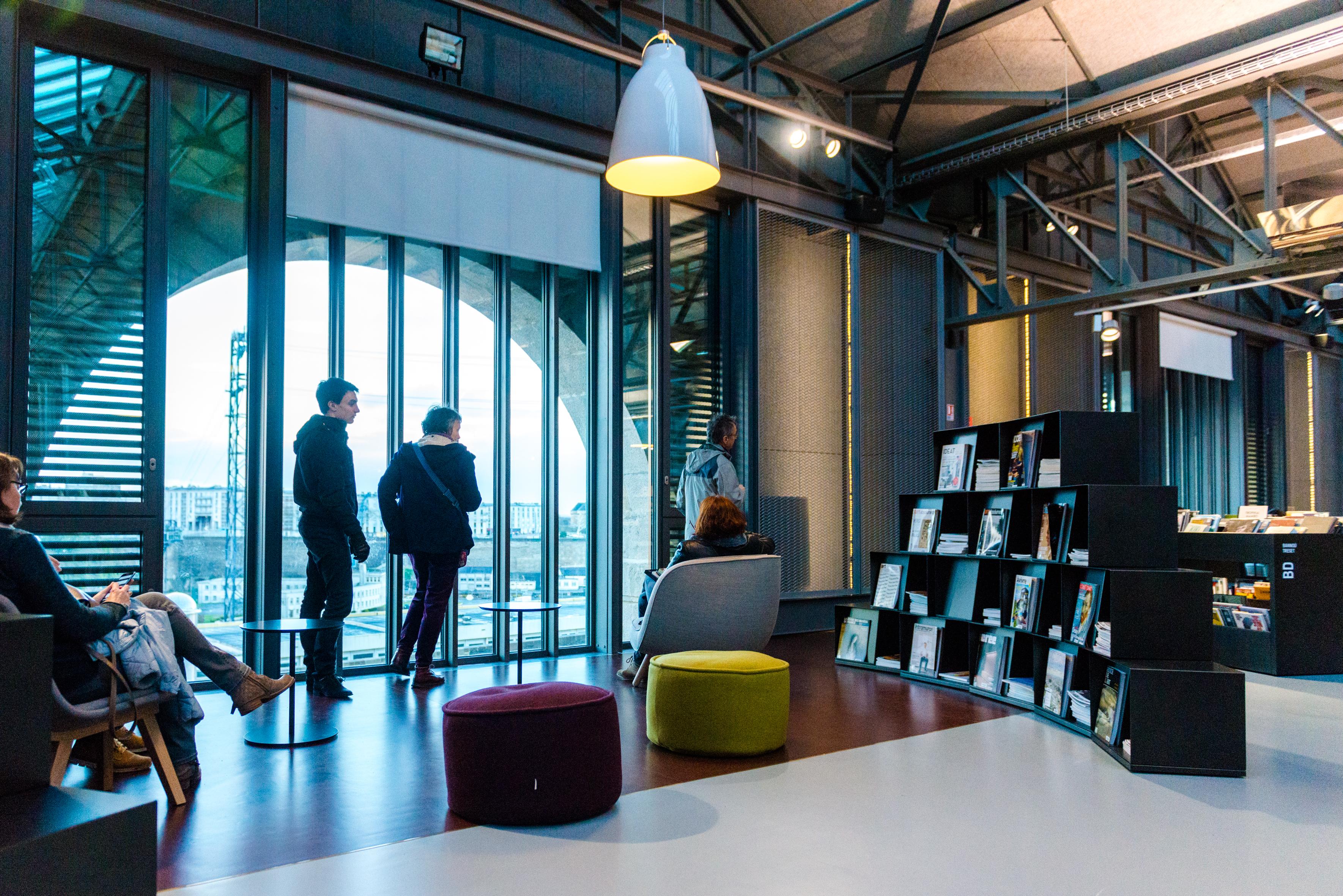 Intérieur médiathèque