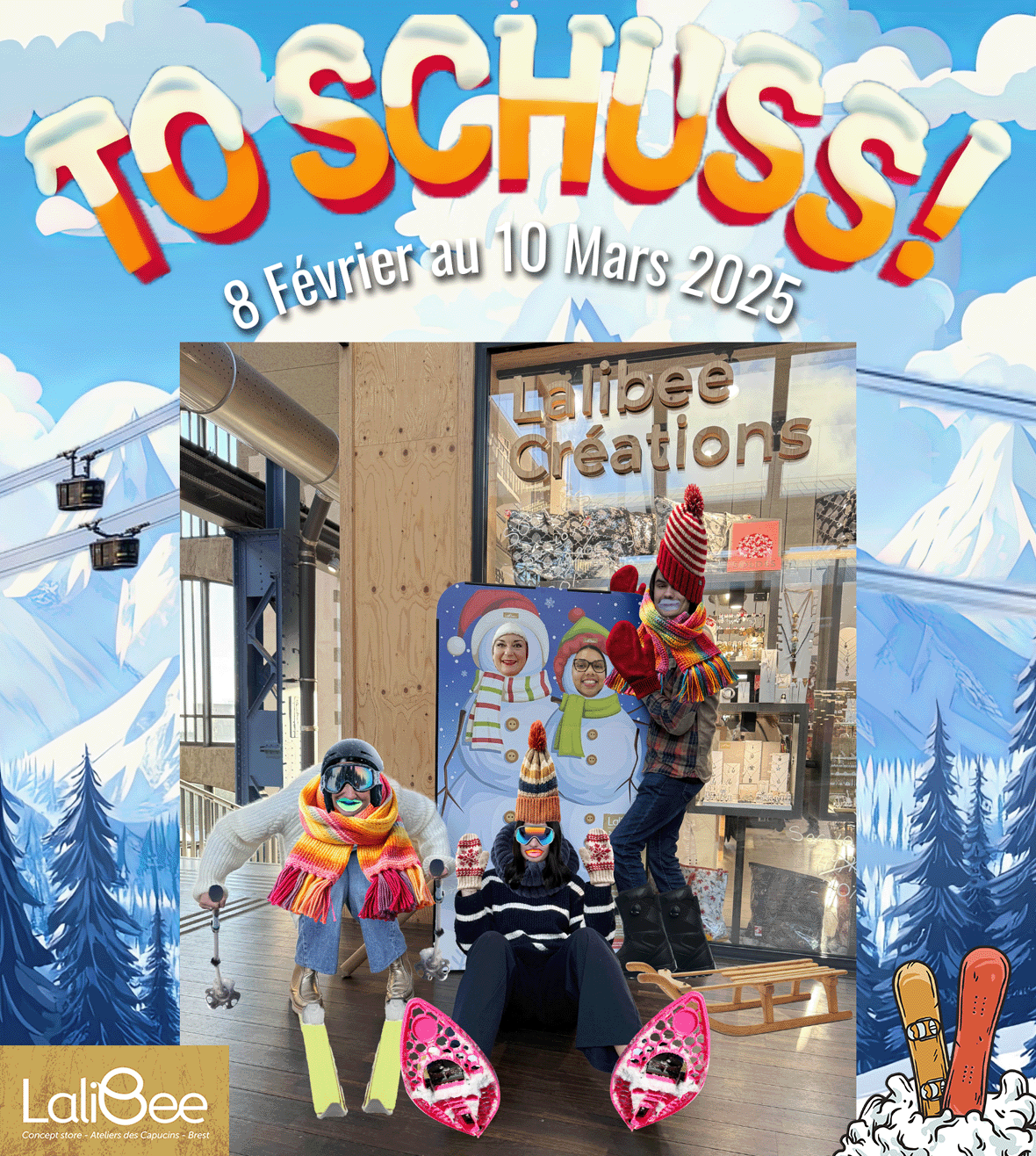 Affiche du jeu concours "To Schuss" (8 février - 10 mars 2025) par LalibeeCréations.  Scène hivernale devant la boutique aux Ateliers des Capucins, Brest. Trois personnes déguisées en tenues de ski humoristiques : écharpes colorées, bonnets à pompon, gants rouges. L’une porte des skis, une autre est assise avec des raquettes roses. En arrière-plan, une pancarte avec des bonhommes de neige et un décor illustré de montagnes et téléphériques. Le titre "TO SCHUSS" est en haut avec les dates du concours