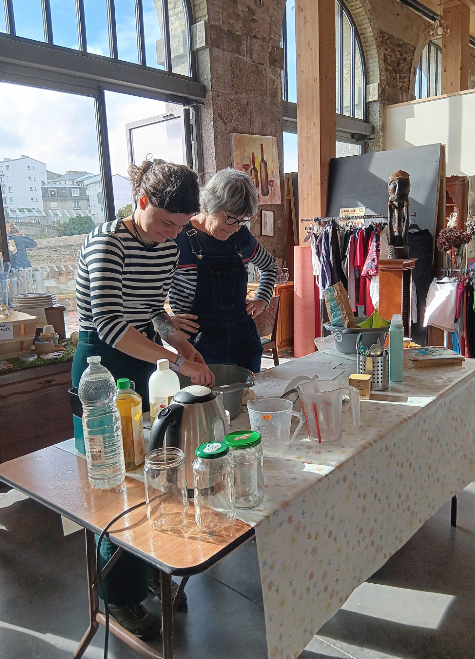 Fabrication de produits d'entretien naturels