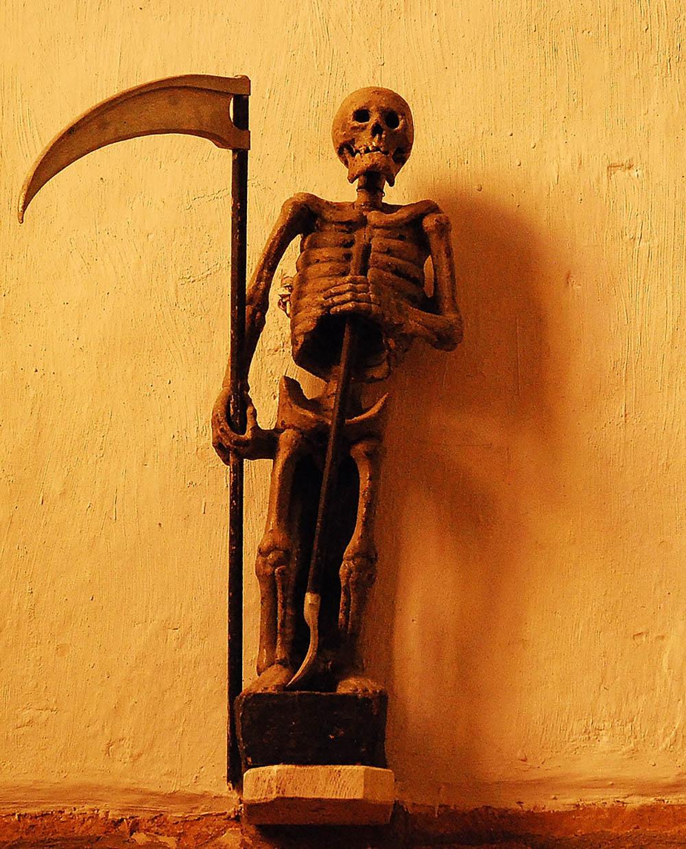 Ankou de l'église de Ploumilliau (22)