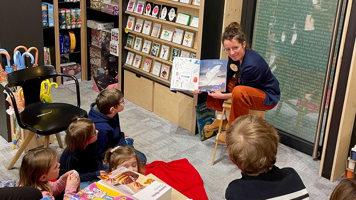 Lecture d'albums par les libraires curieuses