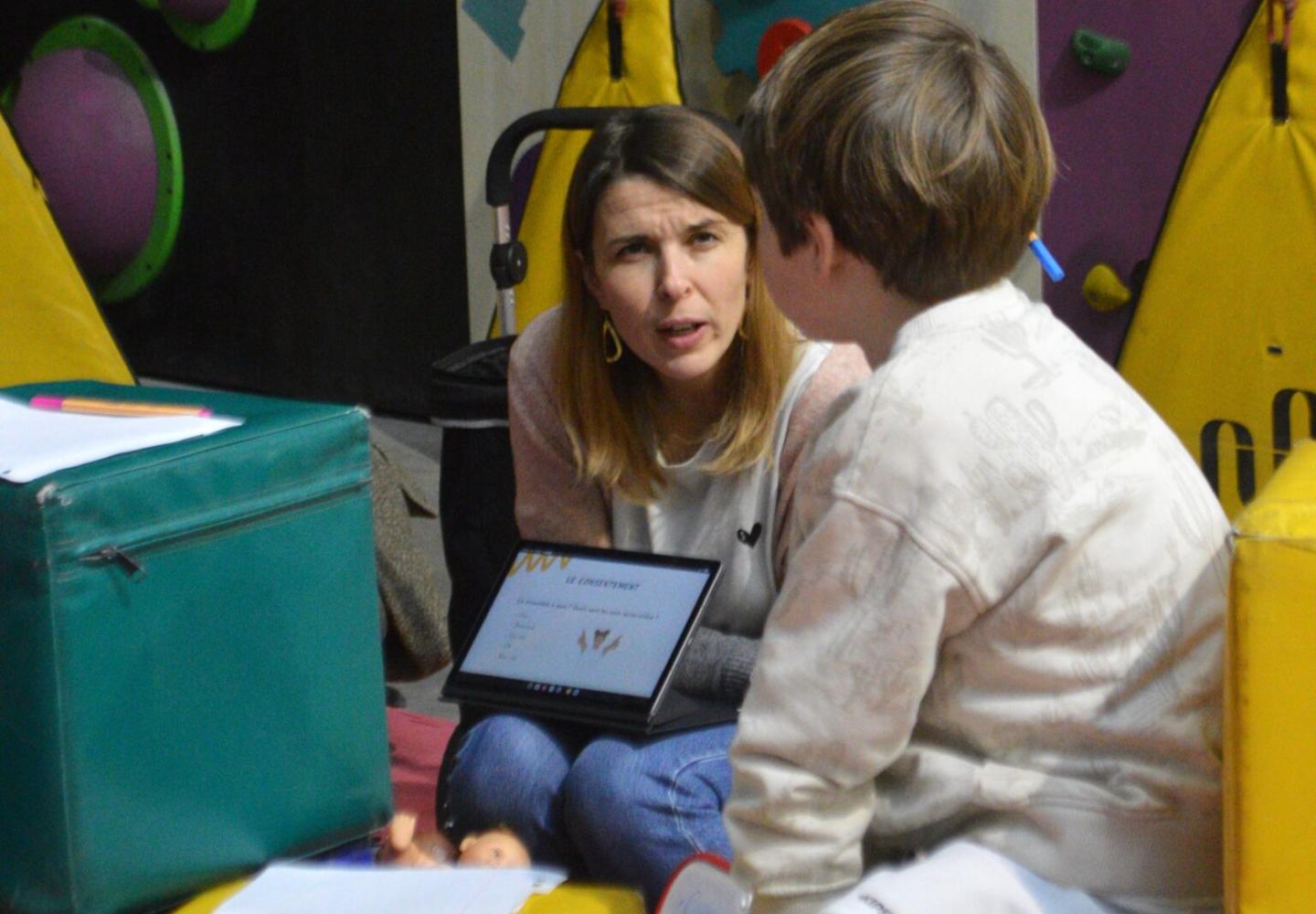 Julie Gouez pendant l'atelier